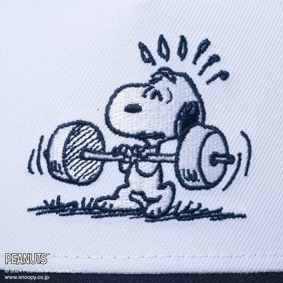 9FORTY A-Frame トラッカー PEANUTS ピーナッツ スヌーピー 重量挙げ ホワイト/レッド ネイビーバイザー