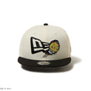 キッズ | Youth 9FIFTY コジコジ COJI-COJI フラッグロゴ クロームホワイト ブラックバイザー | NEW ERA ニューエラ公式オンラインストア