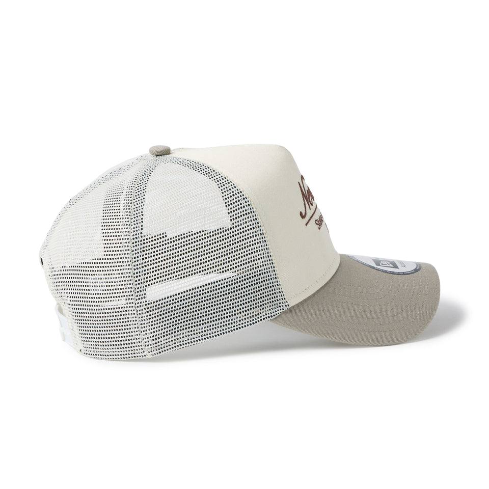 9FORTY A-Frame トラッカー Classic Script クロームホワイト/ペブル | NEW ERA ニューエラ公式オンラインストア