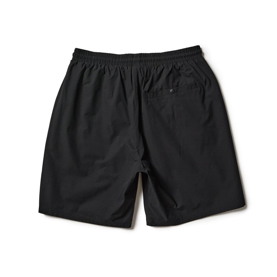 ユーティリティー ショートパンツ ロング ブラック 26SS｜アウトドア | NEW ERA ニューエラ公式オンラインストア