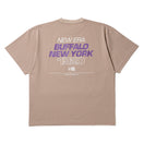 半袖 ユーティリティー オーバーサイズド Tシャツ BUFFALO NEW YORK1920 アッシュブラウン｜アウトドア | NEW ERA ニューエラ公式オンラインストア