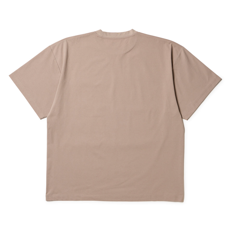 半袖 ユーティリティー オーバーサイズド Tシャツ ボックスロゴ アッシュブラウン 26SS｜アウトドア | NEW ERA ニューエラ公式オンラインストア