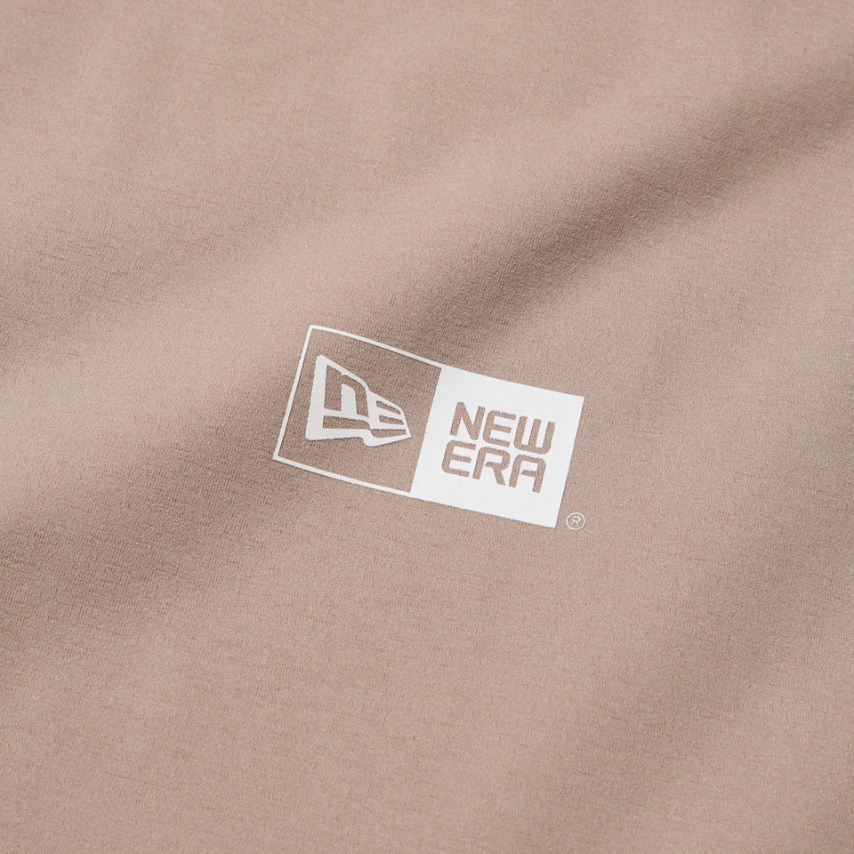 半袖 ユーティリティー オーバーサイズド Tシャツ ボックスロゴ アッシュブラウン 26SS｜アウトドア | NEW ERA ニューエラ公式オンラインストア