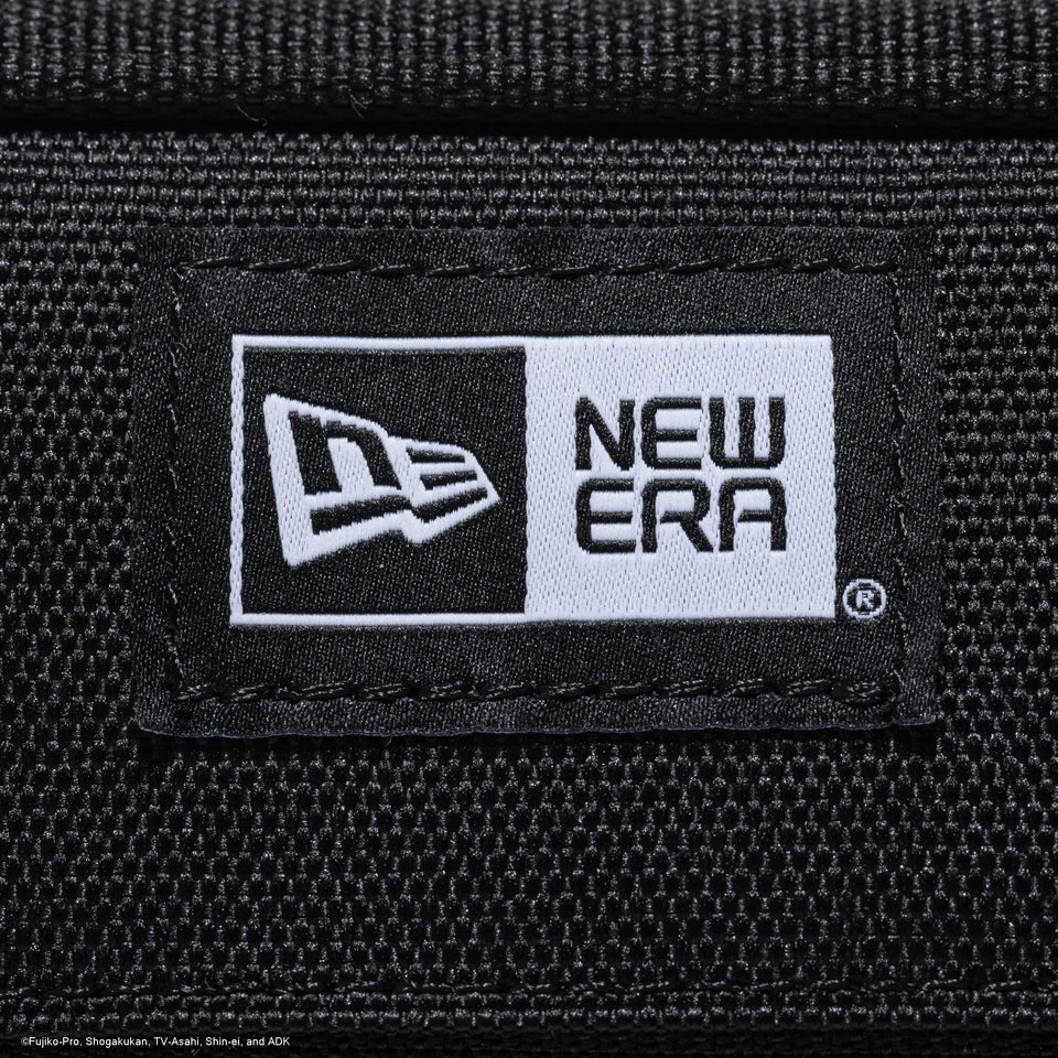 スクエア ショルダーポーチ 1.5L ドラえもん ブラック | NEW ERA ニューエラ公式オンラインストア