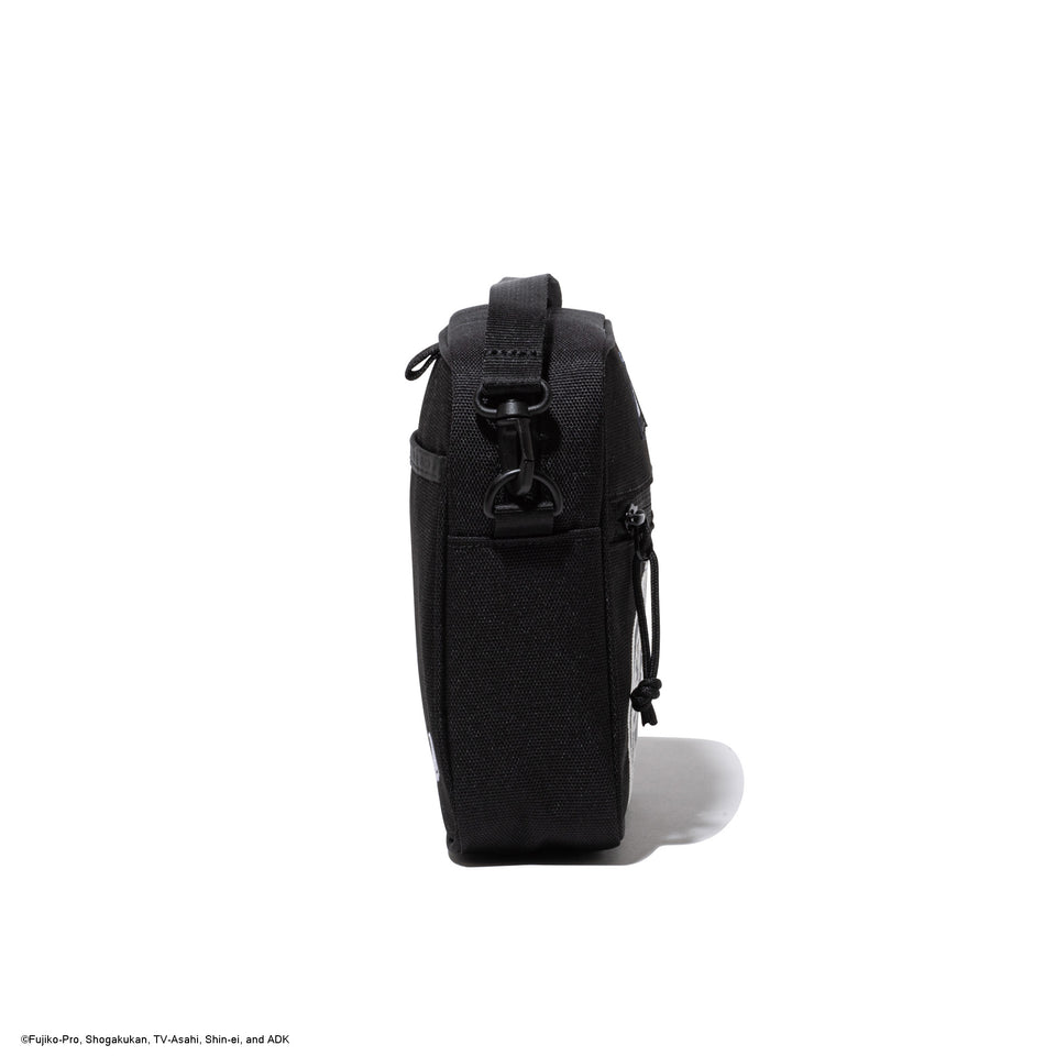 スクエア ショルダーポーチ 1.5L ドラえもん ブラック | NEW ERA ニューエラ公式オンラインストア
