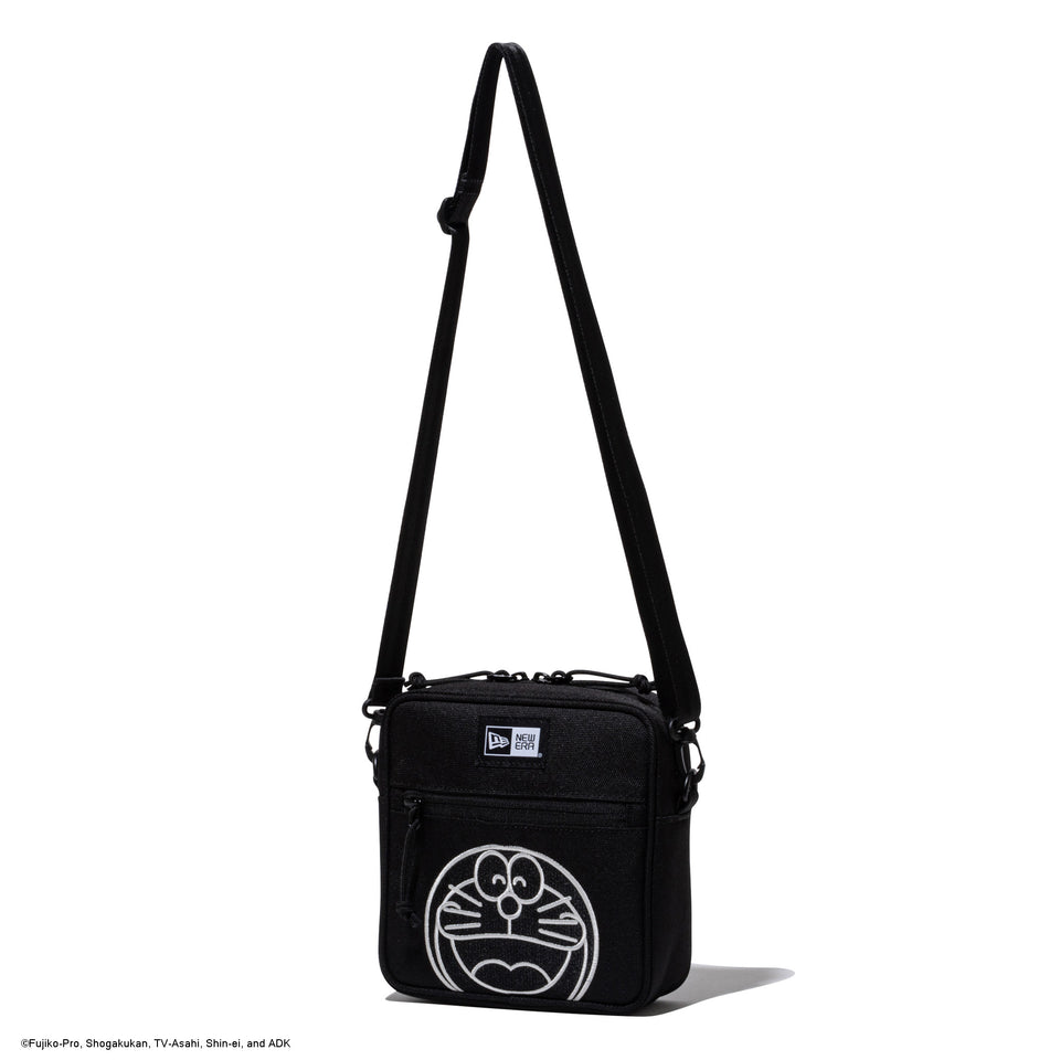 スクエア ショルダーポーチ 1.5L ドラえもん ブラック | NEW ERA ニューエラ公式オンラインストア