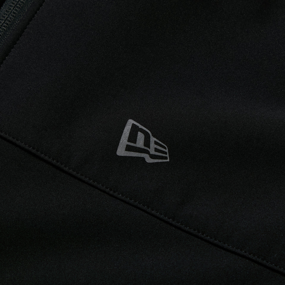 シェルジャケット VERTICAL LOGO ブラック｜パフォーマンスアパレル | NEW ERA ニューエラ公式オンラインストア