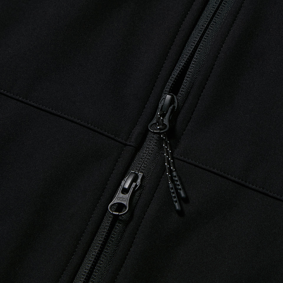 シェルジャケット VERTICAL LOGO ブラック｜パフォーマンスアパレル | NEW ERA ニューエラ公式オンラインストア