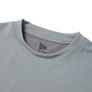 長袖 パフォーマンス Tシャツ VERTICAL LOGO グレー｜パフォーマンスアパレル | NEW ERA ニューエラ公式オンラインストア