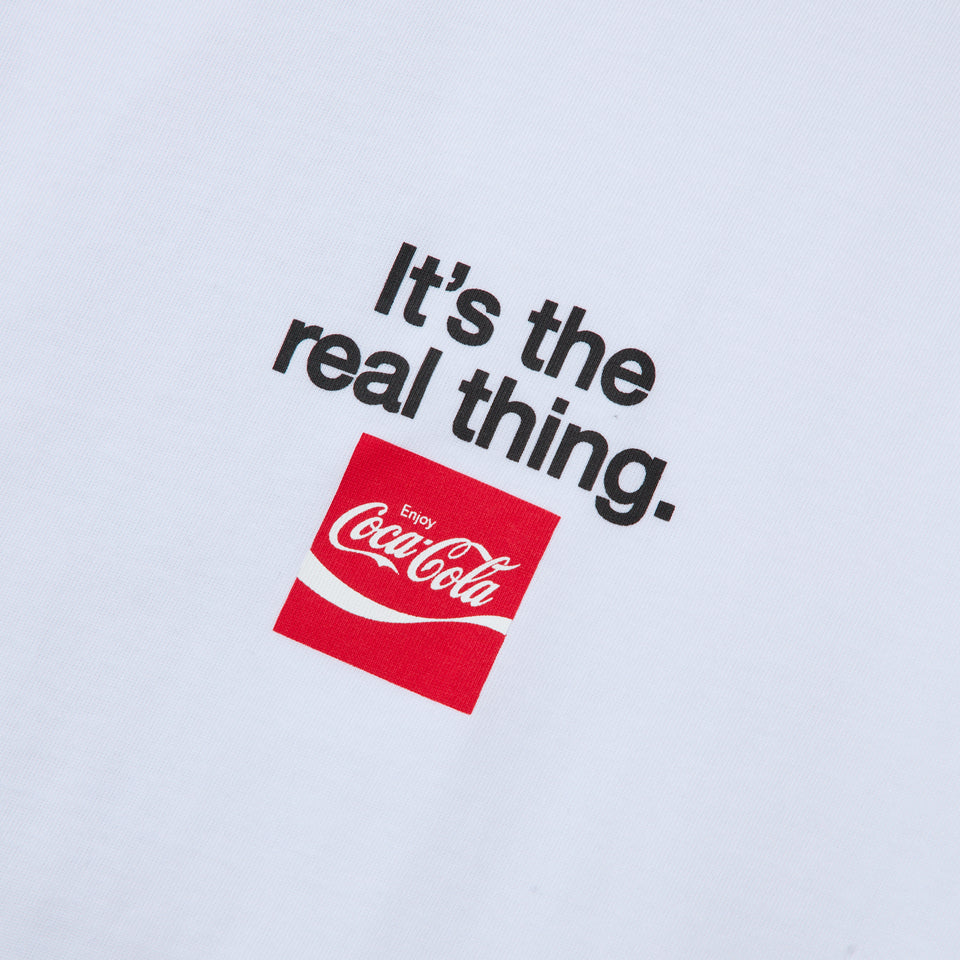 半袖 コットン Tシャツ Coca-Cola designed by Kosuke Kawamura ITRT ホワイト | NEW ERA ニューエラ公式オンラインストア