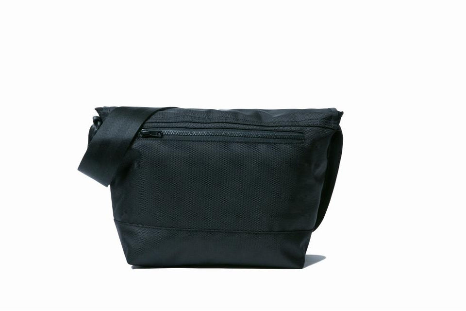 ショルダーバッグ 9L ブラック