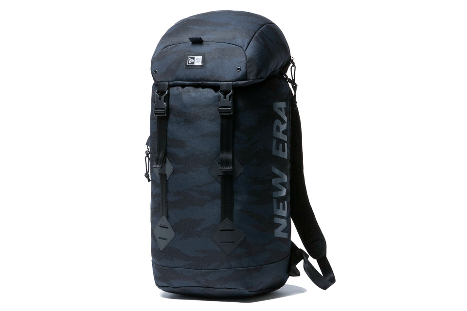ラックサック 28L プリントロゴ タイガーストライプカモネイビー × ネイビー