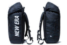ラックサック 28L プリントロゴ タイガーストライプカモネイビー × ホワイト