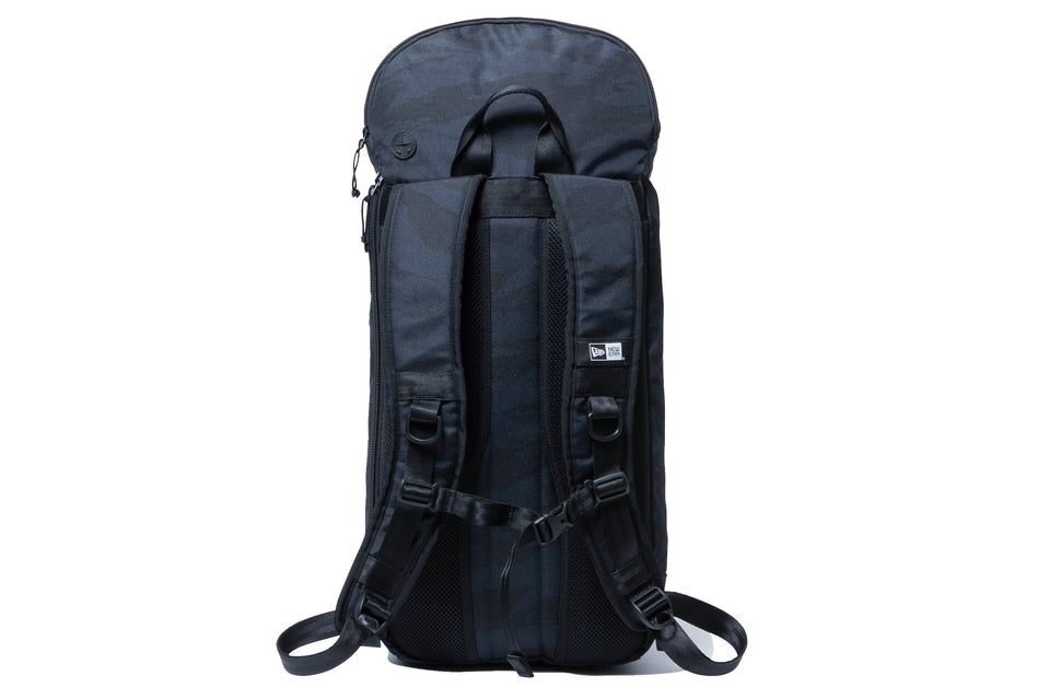 ラックサック 28L プリントロゴ タイガーストライプカモネイビー × ホワイト