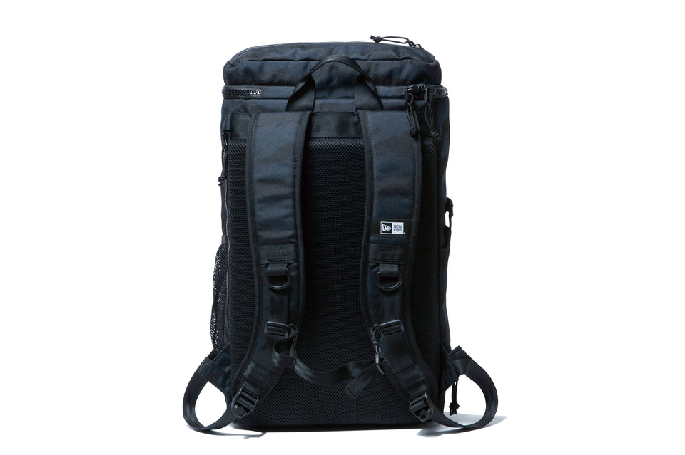 ボックスパック 32L プリントロゴ タイガーストライプカモネイビー × ホワイト
