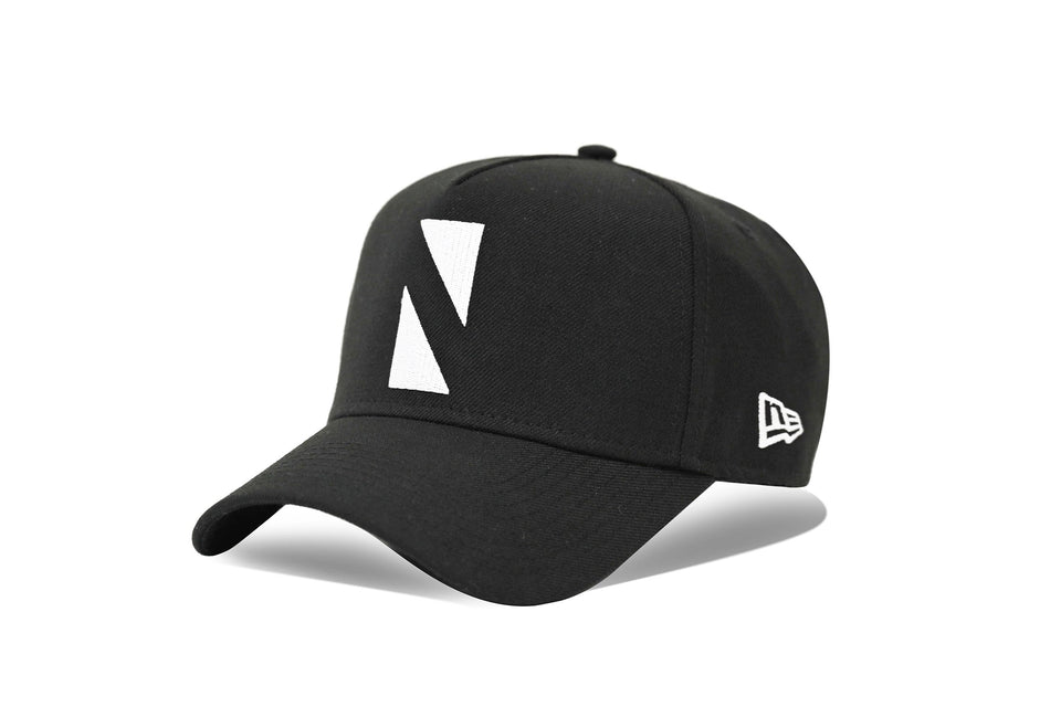 【ストア限定】 9FORTY A-Frame N トライアングル ブラック × ホワイト