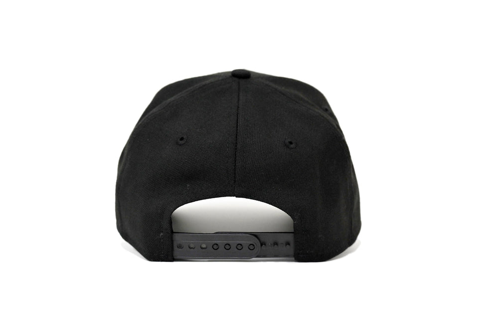 【ストア限定】 9FORTY A-Frame N トライアングル ブラック × ホワイト