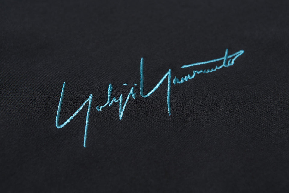 コットン Tシャツ Yohji Yamamoto SS19 シグネチャーロゴ ブラック × ブルー
