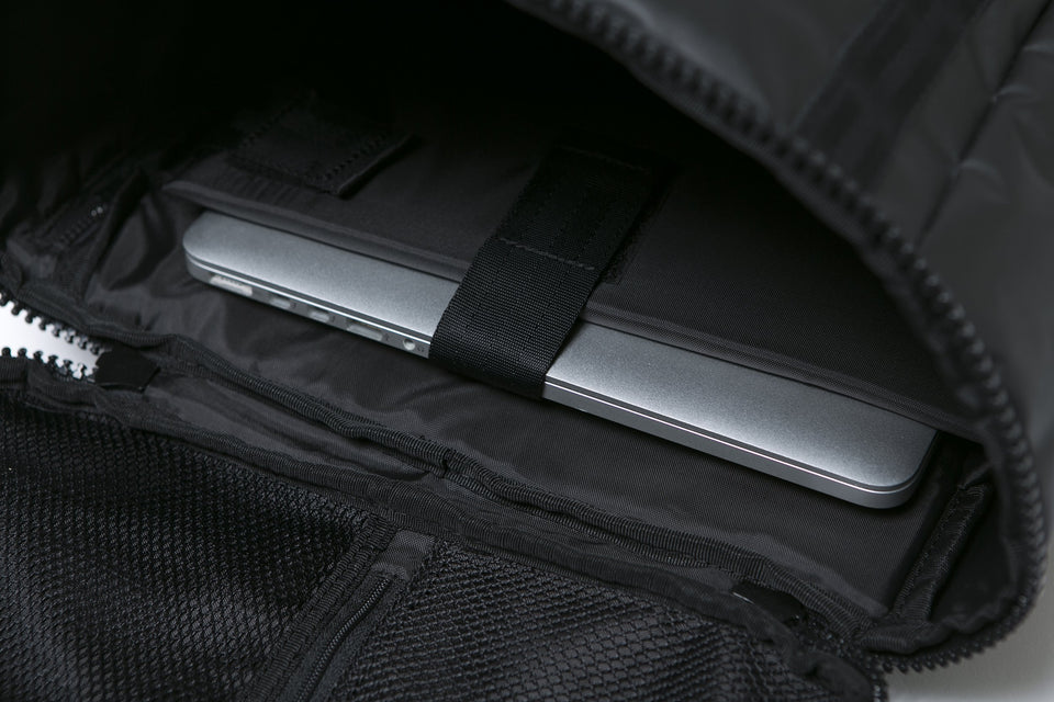 ボックスパック 26L プリントロゴ ブラックターポリン × ブラック