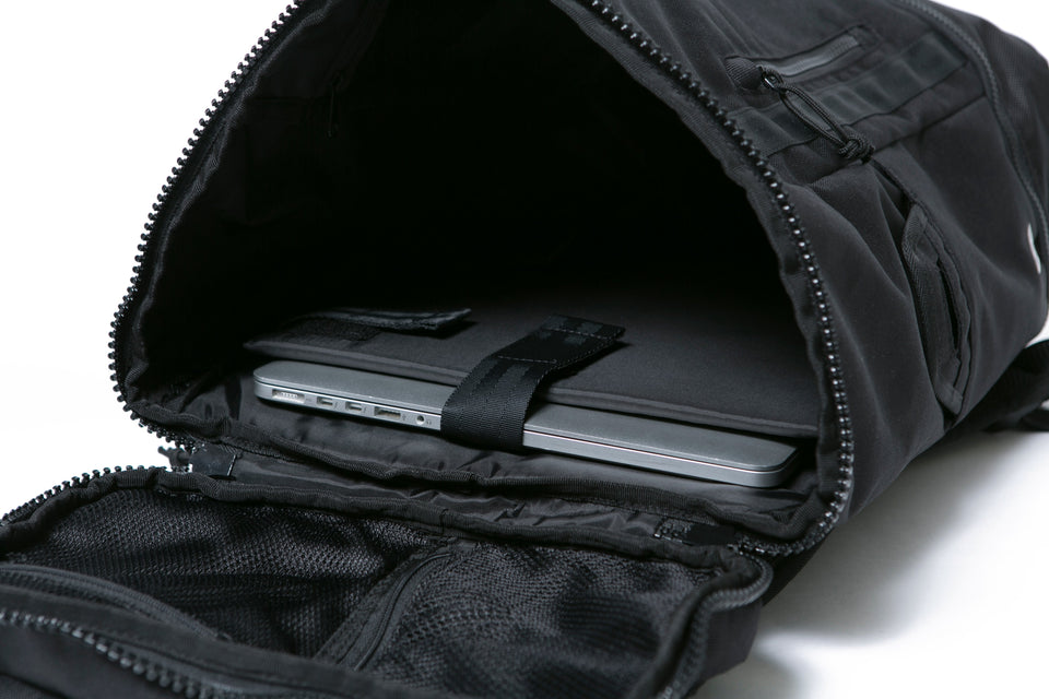 ボックスパック 26L プリントロゴ ブラック × リフレクトシルバー