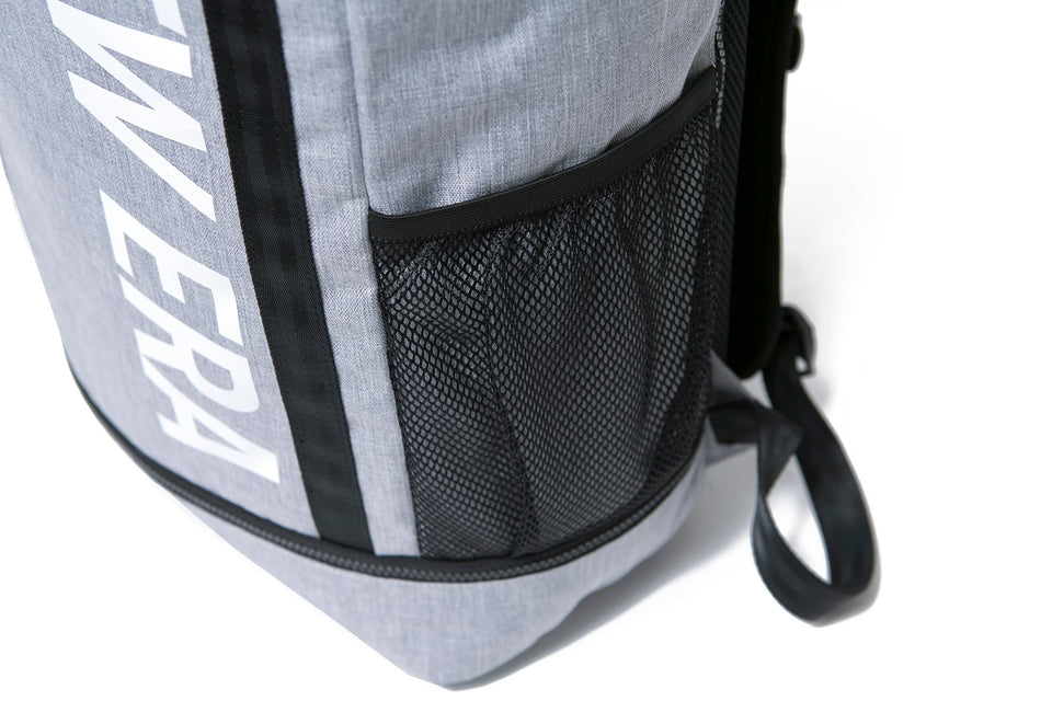 ボックスパック 26L プリントロゴ ヘザーライトグレー × ホワイト