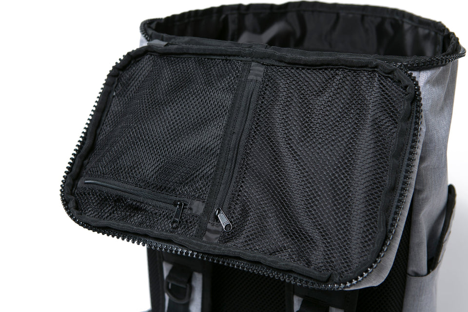 ボックスパック 26L プリントロゴ ヘザーライトグレー × ホワイト