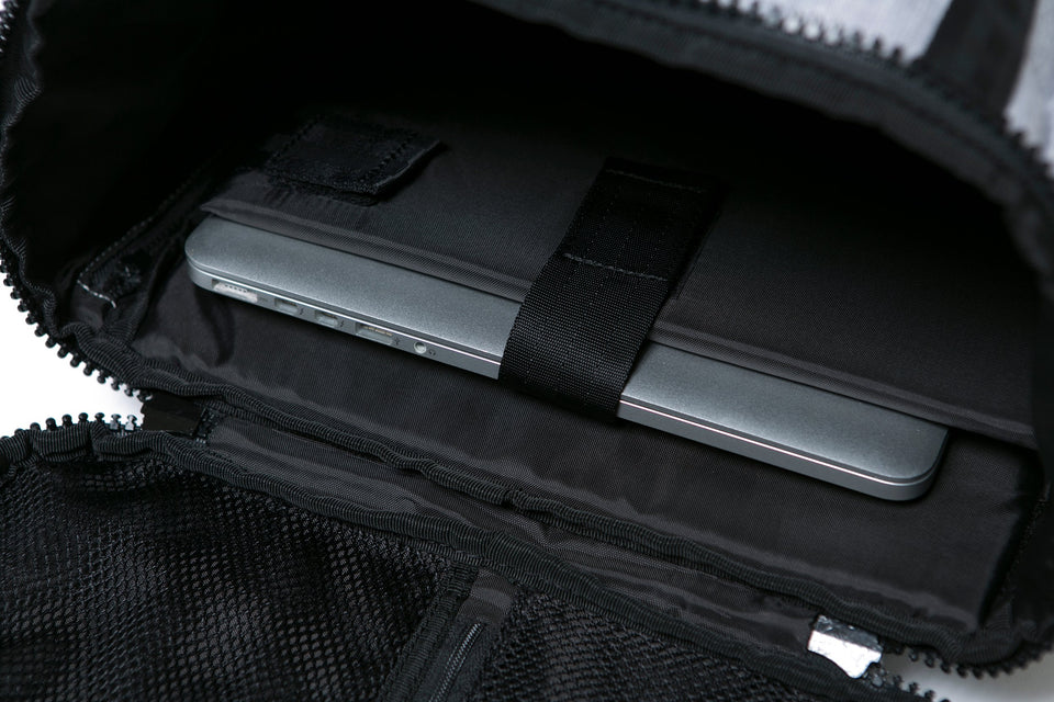 ボックスパック 26L プリントロゴ ヘザーライトグレー × ホワイト