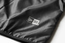 ウィンドジャケット ニューエラ フードロゴ ブラック × ホワイト 【 Performance Apparel 】