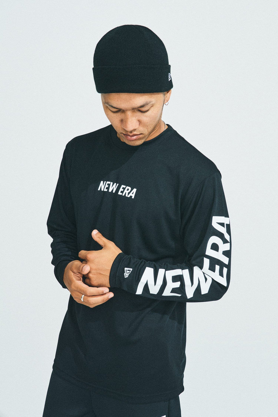 長袖 テック Tシャツ ニューエラ フロント & スリーブ ブラック × ホワイト 【 Performance Apparel 】