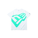 半袖 コットン Tシャツ ズームアップ フラッグロゴ ホワイト × ネオンブルー レギュラーフィット