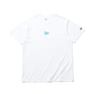 半袖 コットン Tシャツ ミニフラッグロゴ ホワイト × ネオンブルー レギュラーフィット