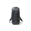 ラックサック 35L プリントロゴ グラファイト × ホワイト