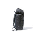 ラックサック 35L プリントロゴ グラファイト × ホワイト