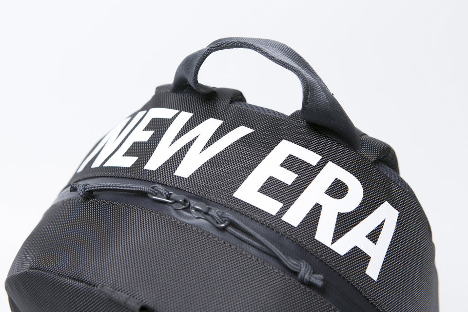 ライトパック 27L プリントロゴ グラファイト × ホワイト
