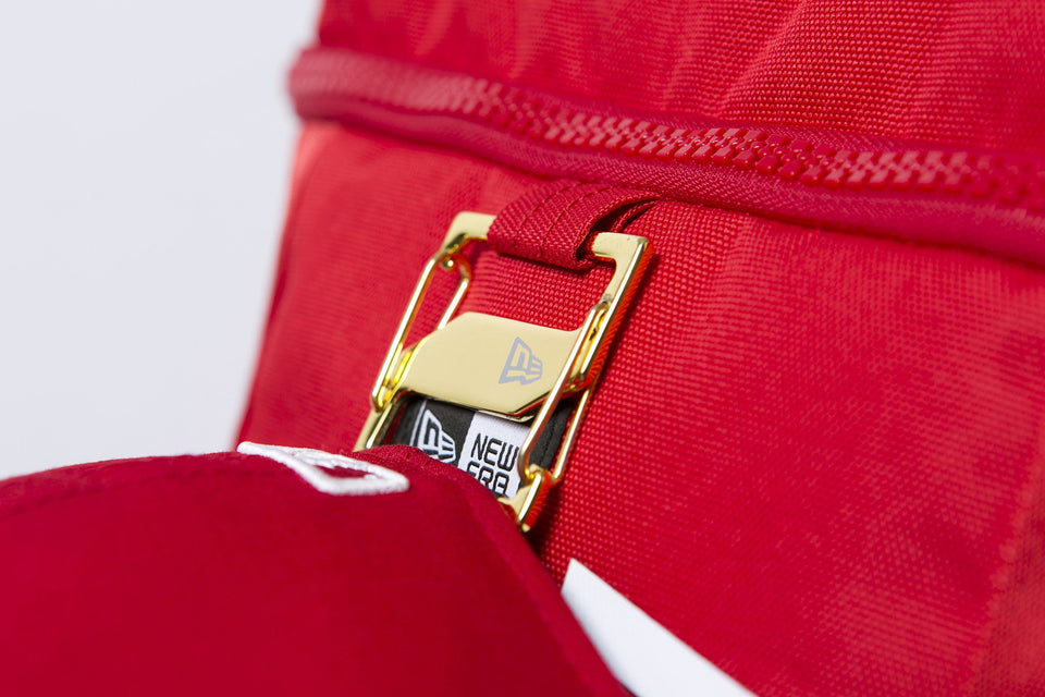 ボックスパック 32L プリントロゴ レッド × ホワイト