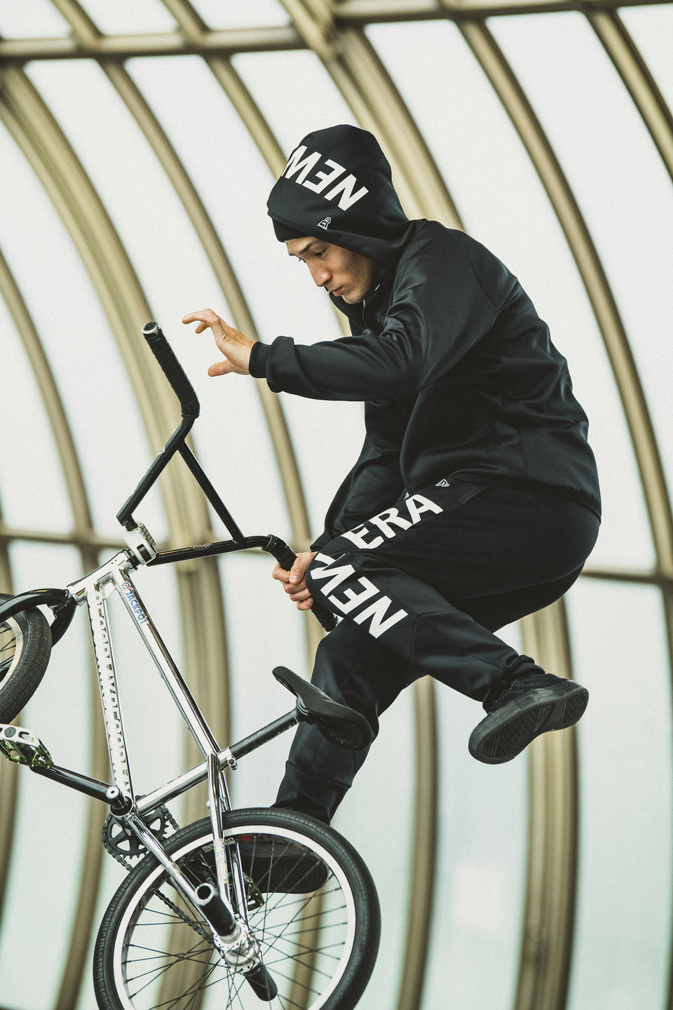 ウォームアップパンツ ブラック × ブラック 【 Performance Apparel 】