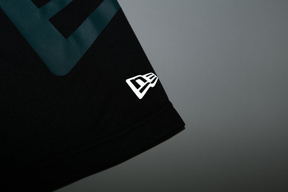 テック Tシャツ バーチカル ニューエラ ブラック × シェイディッドグリーン 【 Performance Apparel 】