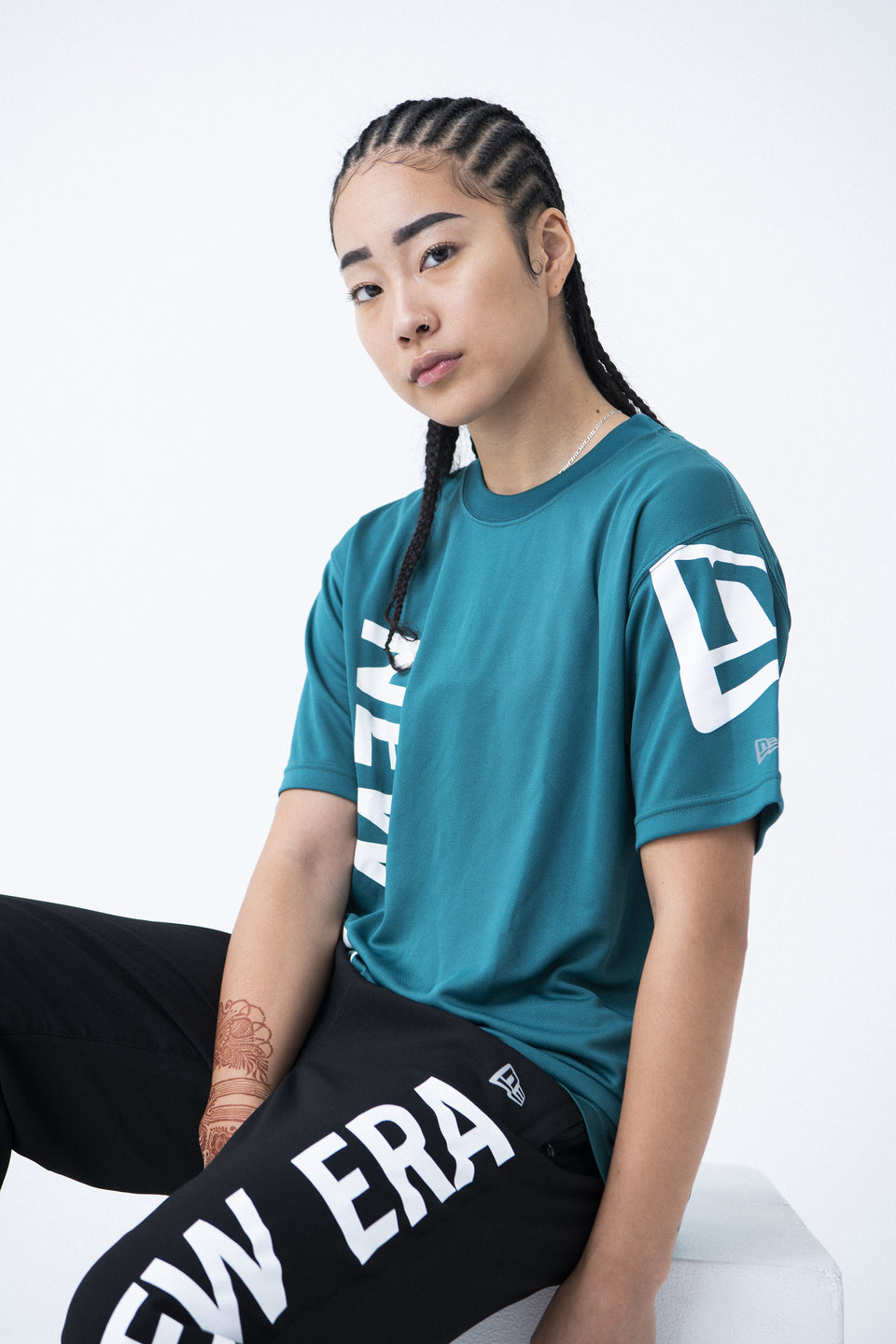 テック Tシャツ バーチカル ニューエラ ブラック × シェイディッドグリーン 【 Performance Apparel 】