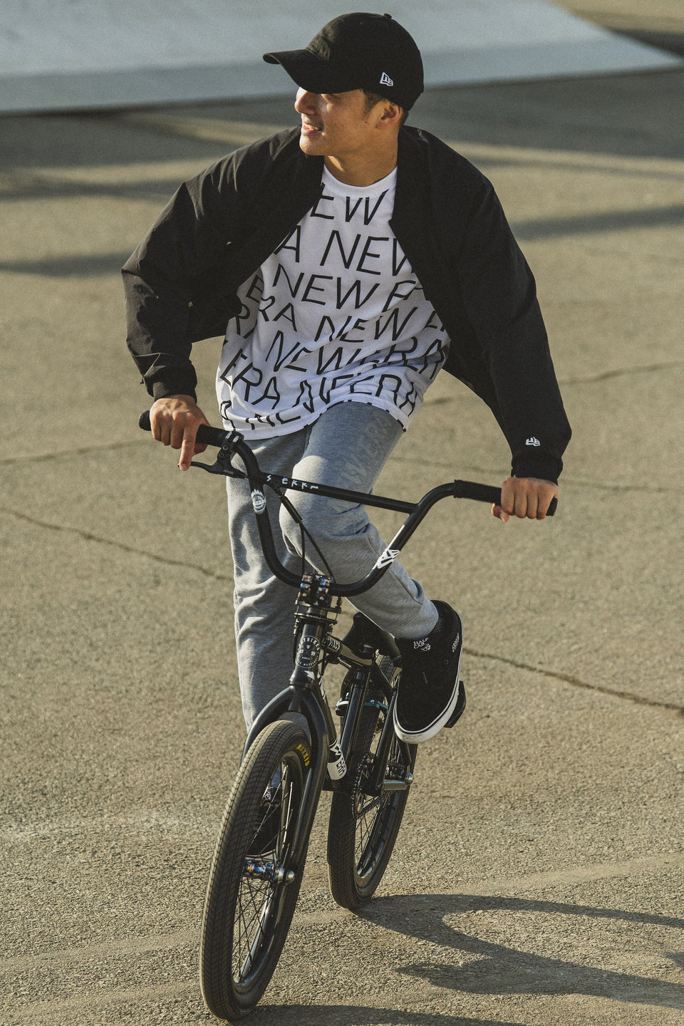 テック Tシャツ ニューエラ オールオーバー ブラック × ホワイト 【 Performance Apparel 】
