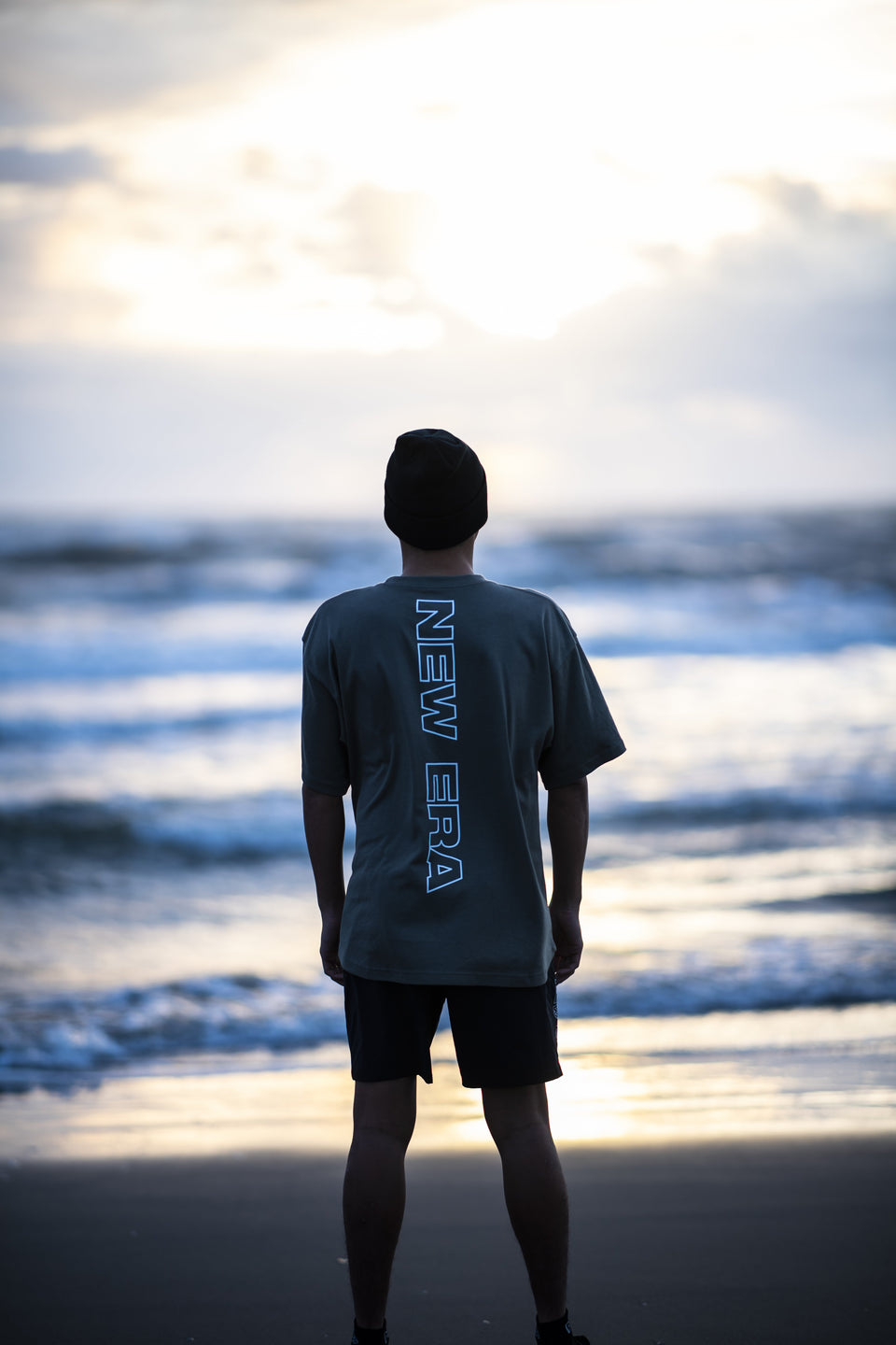 オーバーサイズド パフォーマンス Tシャツ フラッグ & リア ニューエラワードマーク ホワイト 【NEW ERA WORKOUT】