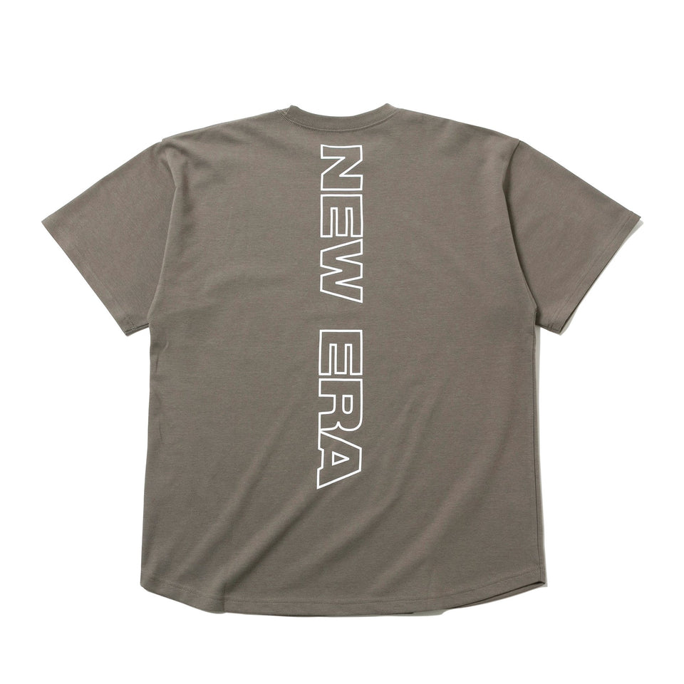 オーバーサイズド パフォーマンス Tシャツ フラッグ & リア ニューエラワードマーク オリーブ 【NEW ERA WORKOUT】