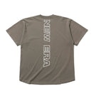 オーバーサイズド パフォーマンス Tシャツ フラッグ & リア ニューエラワードマーク オリーブ 【NEW ERA WORKOUT】