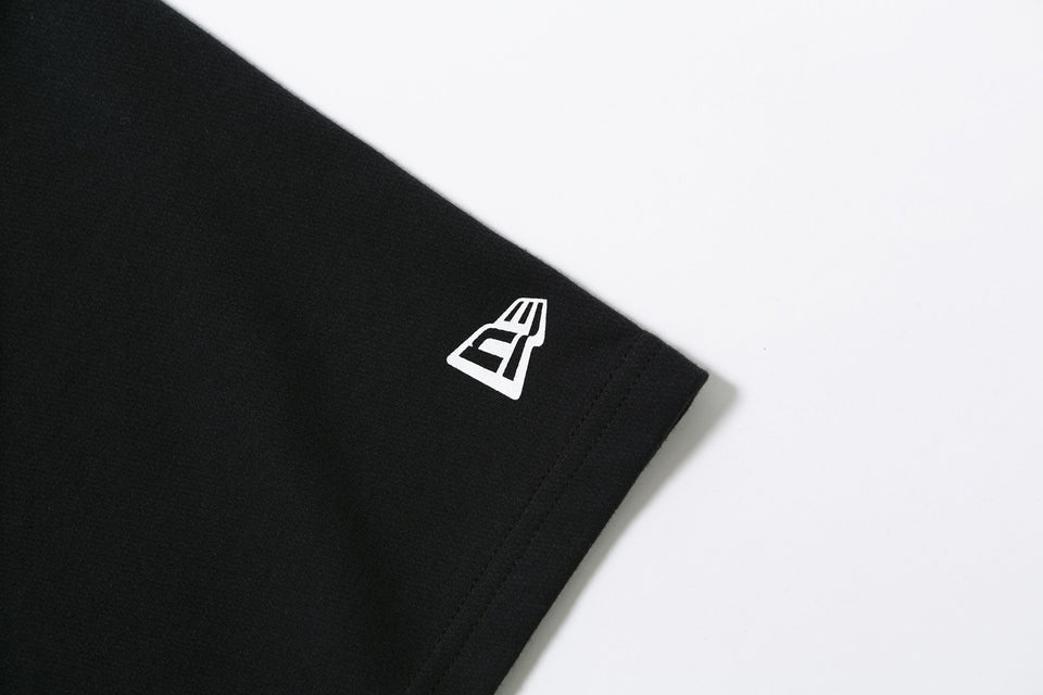 オーバーサイズド パフォーマンス Tシャツ フラッグ & リア ニューエラワードマーク ブラック 【NEW ERA WORKOUT】