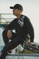 長袖 テックTシャツ ドットフラッグ ショルダー ホワイト × ブラック 【 Performance Apparel 】