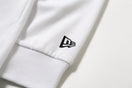 長袖 パフォーマンス Tシャツ アウトラインフラッグ & ワードマークスリーブ ホワイト 【NEW ERA WORKOUT】