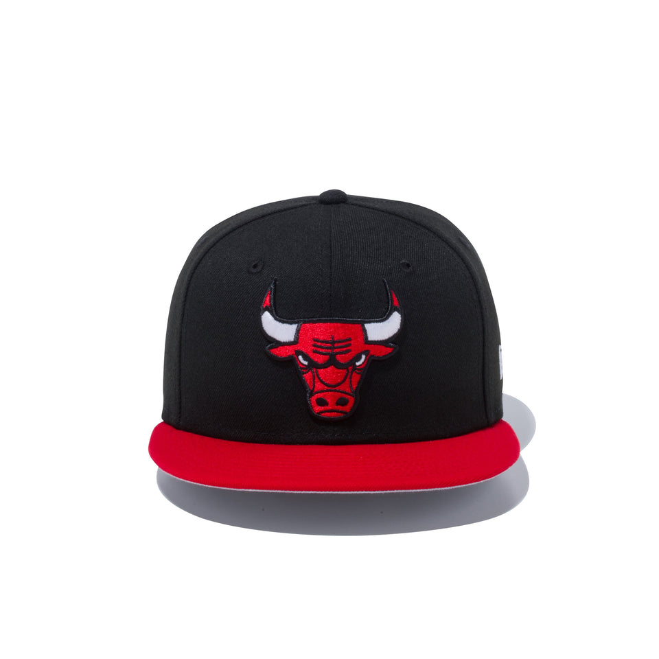 Youth 9FIFTY シカゴ・ブルズ ブラック × オフィシャルカラー スカーレットバイザー