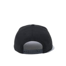 Youth 9FIFTY シカゴ・ブルズ ブラック × オフィシャルカラー スカーレットバイザー