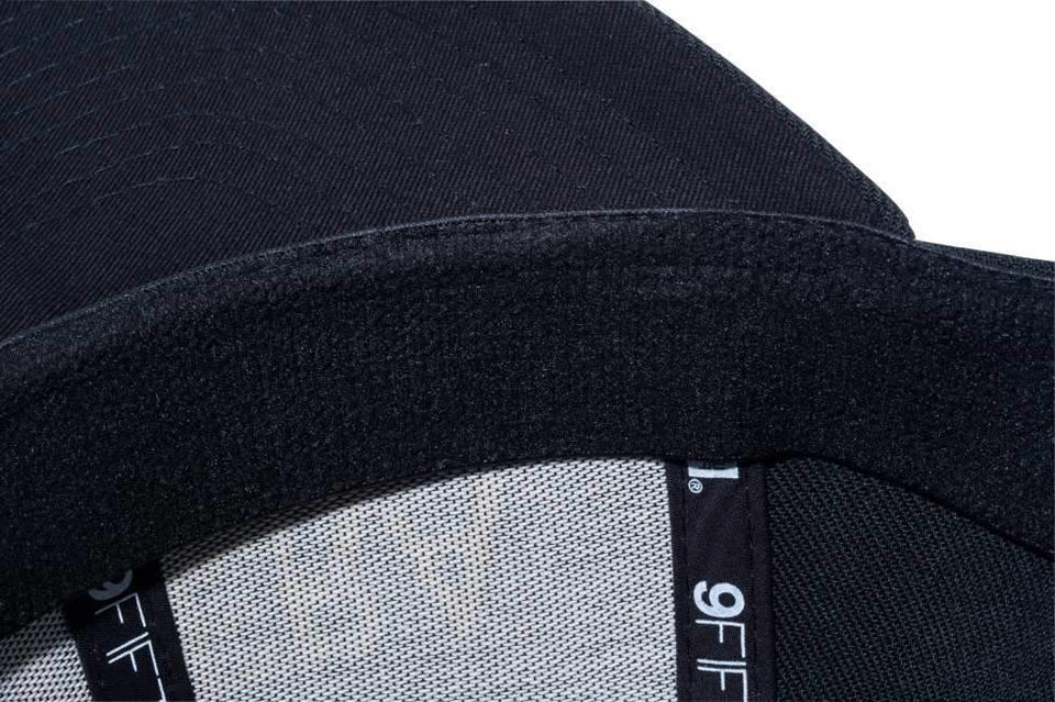 9FIFTY ストレッチスナップ NEW ERA ブラック × ゴールド