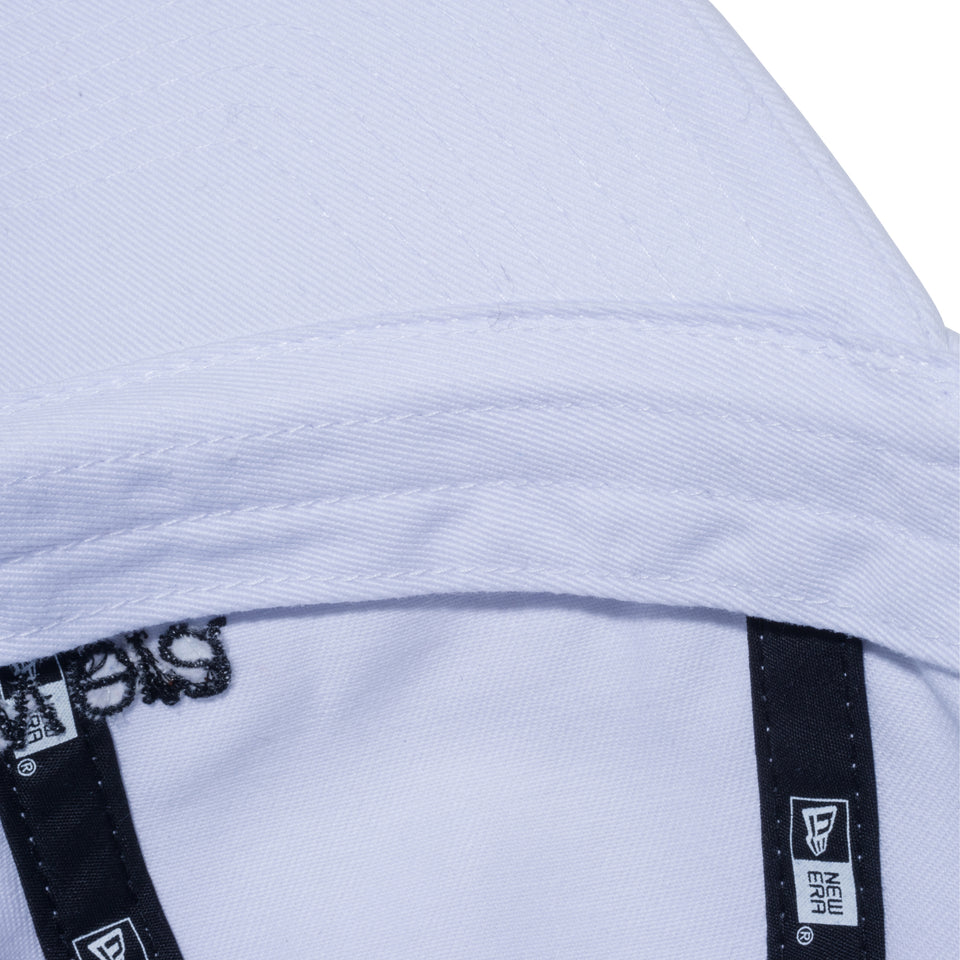 Casual Classic new era ロゴ ホワイト × ブラック