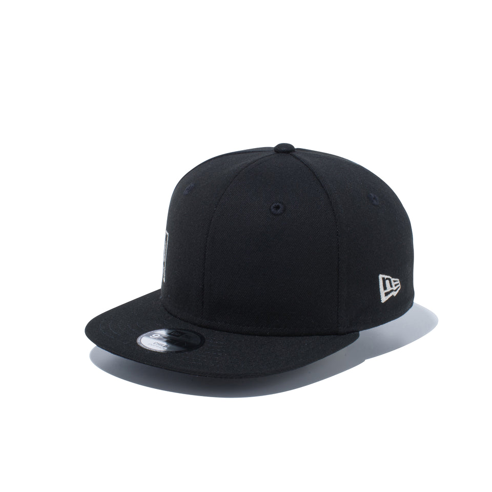 Child 9FIFTY エッセンシャル NEW ERA ブラック × メタリックシルバー